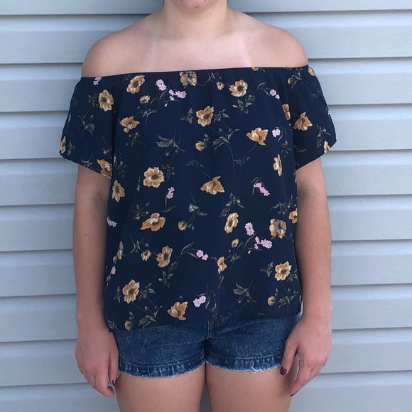 Francesca's Collections Tops - Floral Off The Shoulder Top